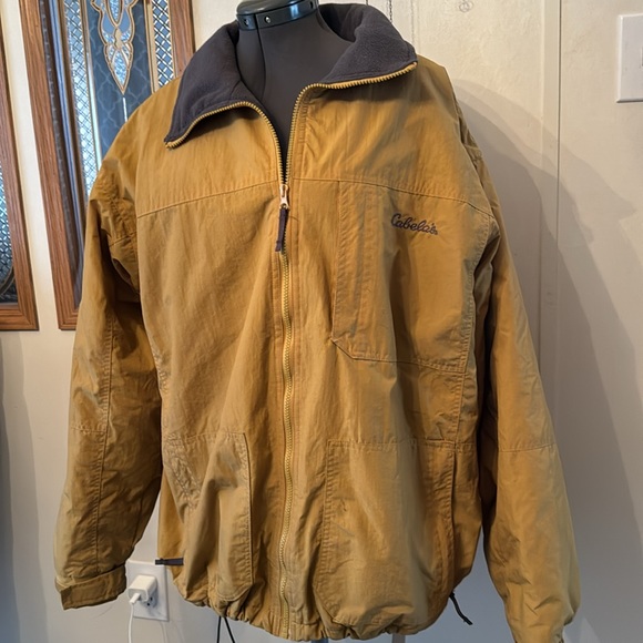 Cabelas men’s coat great condition!! Pre loved - Picture 8 of 9